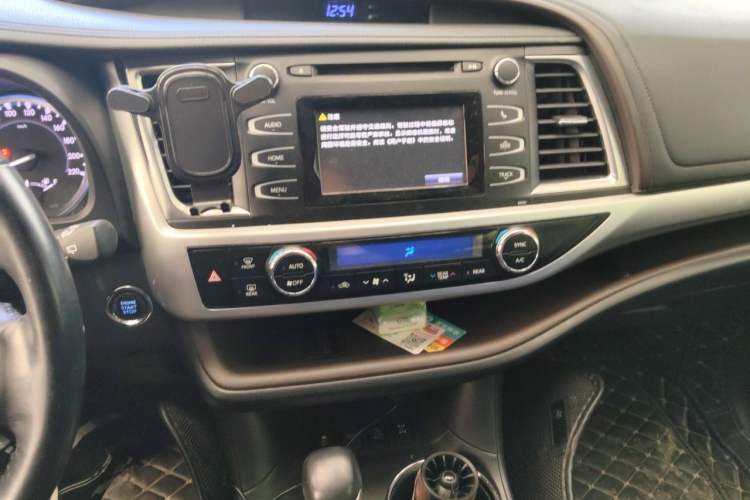 Used Toyota Highlander 2017 2.0T Four-Wheel Drive Luxury Edition 7 Seats Audio And AC Panel