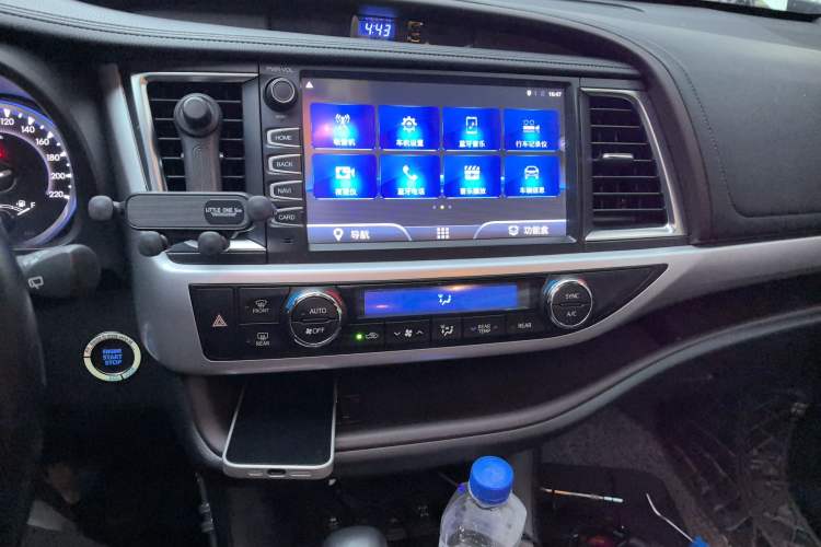 Used Toyota Highlander 2017 2.0T Four-Wheel Drive Luxury Edition 7 Seats Audio And AC Panel