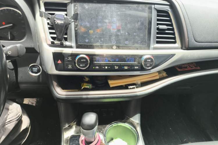 Used Toyota Highlander 2017 2.0T Four-Wheel Drive Luxury Edition 7 Seats Audio And AC Panel