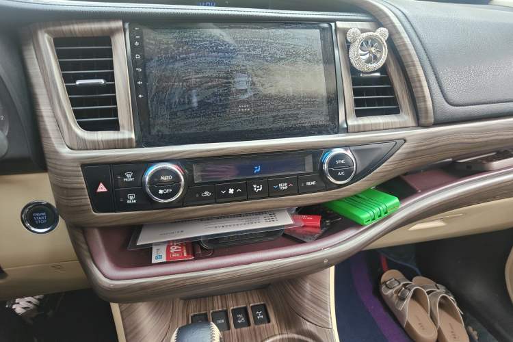 Used Toyota Highlander 2017 2.0T Four-Wheel Drive Luxury Edition 7 Seats Audio And AC Panel