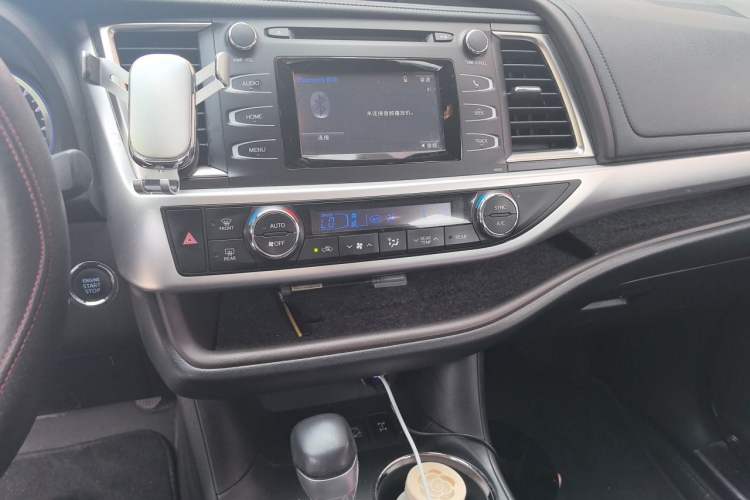 Used Toyota Highlander 2017 2.0T Four-Wheel Drive Luxury Edition 7 Seats Audio And AC Panel