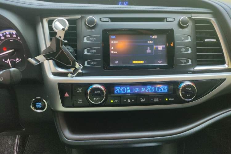 Used Toyota Highlander 2017 2.0T Four-Wheel Drive Luxury Edition 7 Seats Audio And AC Panel