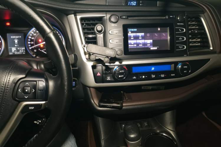 Used Toyota Highlander 2017 2.0T Four-Wheel Drive Luxury Edition 7 Seats Audio And AC Panel