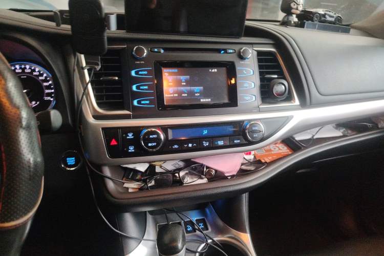 Used Toyota Highlander 2017 2.0T Four-Wheel Drive Luxury Edition 7 Seats Audio And AC Panel