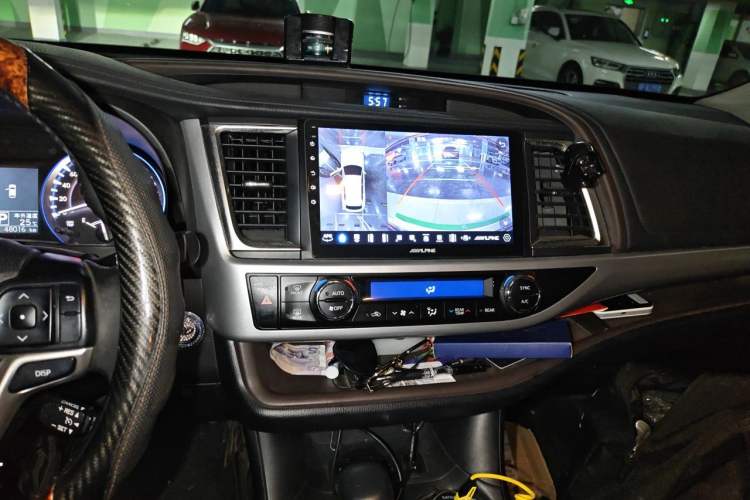 Used Toyota Highlander 2017 2.0T Four-Wheel Drive Luxury Edition 7 Seats Audio And AC Panel
