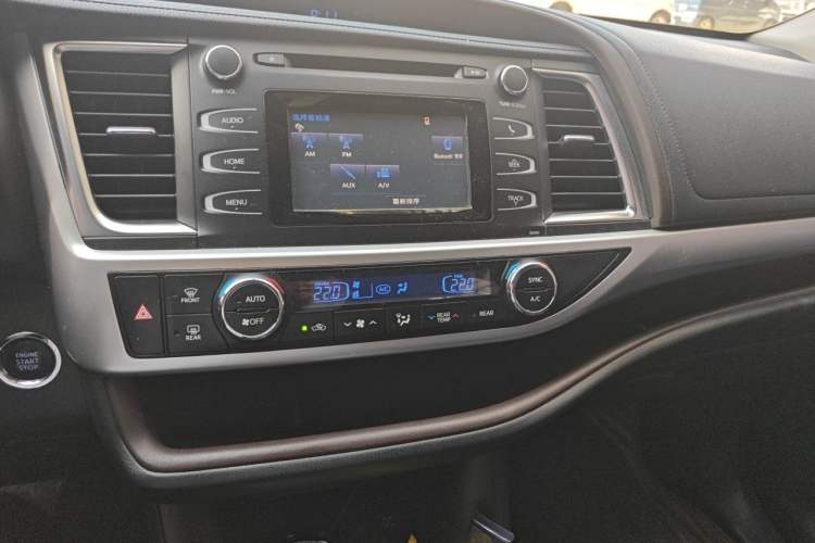 Used Toyota Highlander 2017 2.0T Four-Wheel Drive Luxury Edition 7 Seats Audio And AC Panel