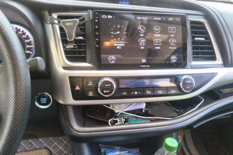 Used Toyota Highlander 2017 2.0T Four-Wheel Drive Luxury Edition 7 Seats Audio And AC Panel