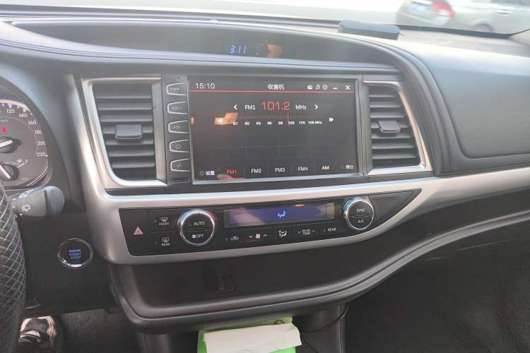 Used Toyota Highlander 2017 2.0T Four-Wheel Drive Luxury Edition 7 Seats Audio And AC Panel