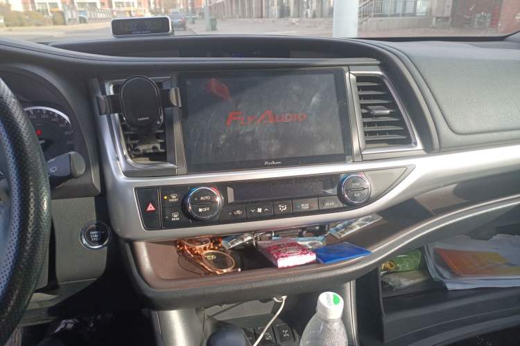 Used Toyota Highlander 2017 2.0T Four-Wheel Drive Luxury Edition 7 Seats Audio And AC Panel