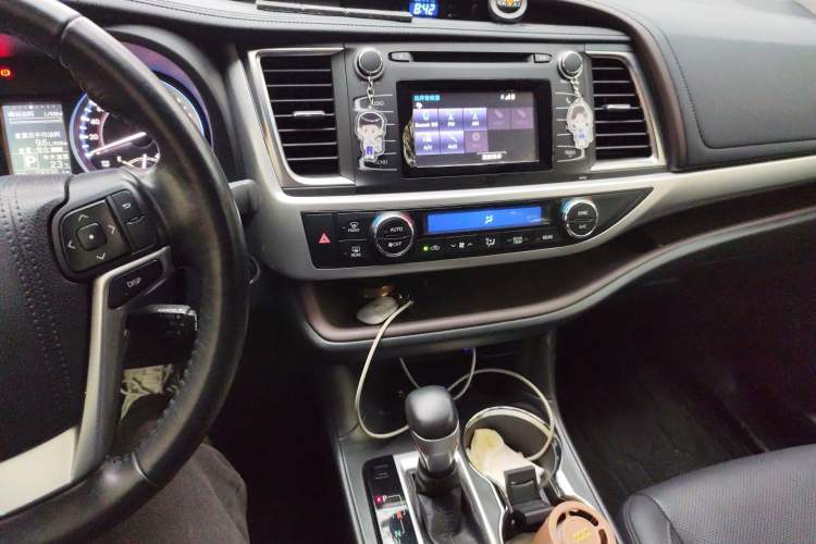 Used Toyota Highlander 2017 2.0T Four-Wheel Drive Luxury Edition 7 Seats Audio And AC Panel