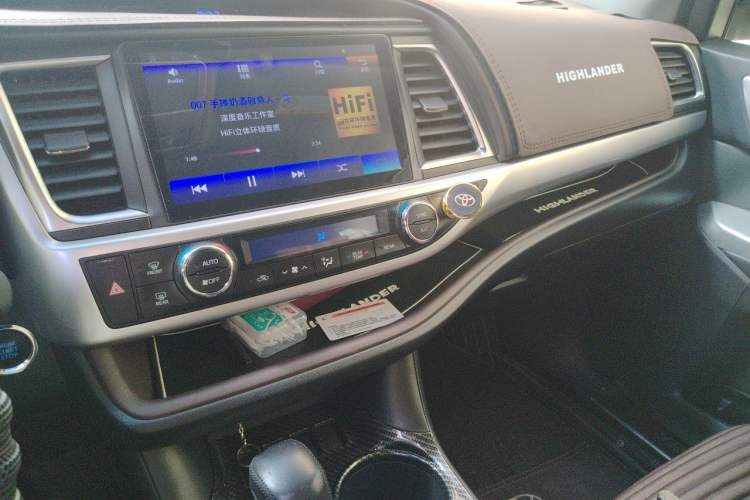 Used Toyota Highlander 2017 2.0T Two-Wheel Drive Luxury Edition 7 Seats Audio And AC Panel