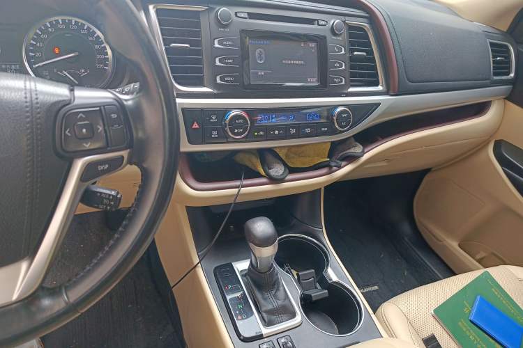 Used Toyota Highlander 2017 2.0T Four-Wheel Drive Luxury Edition 7 Seats Audio And AC Panel
