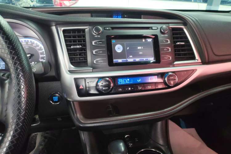Used Toyota Highlander 2017 2.0T Four-Wheel Drive Luxury Edition 7 Seats Audio And AC Panel