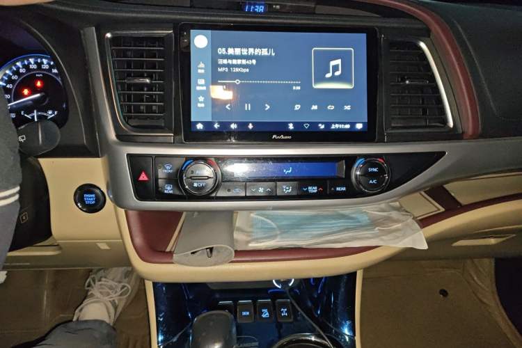 Used Toyota Highlander 2017 2.0T Four-Wheel Drive Luxury Edition 7 Seats Audio And AC Panel