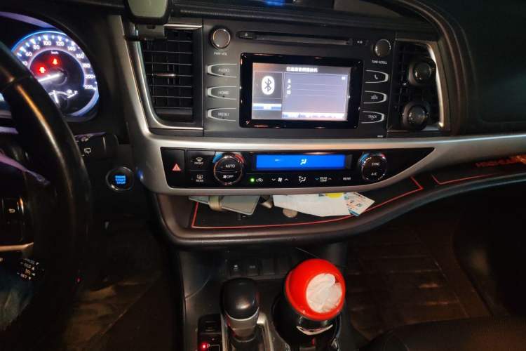 Used Toyota Highlander 2017 2.0T Two-Wheel Drive Luxury Edition 7 Seats Audio And AC Panel