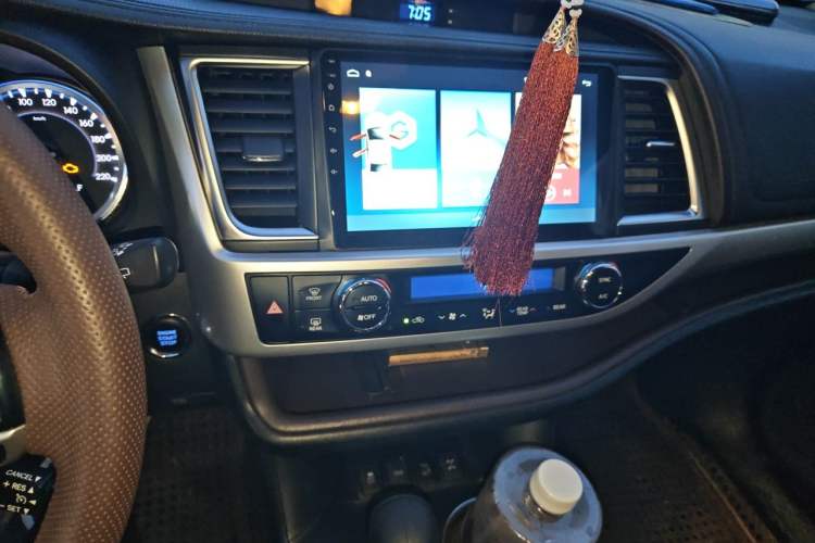 Used Toyota Highlander 2017 2.0T Four-Wheel Drive Luxury Edition 7 Seats Audio And AC Panel