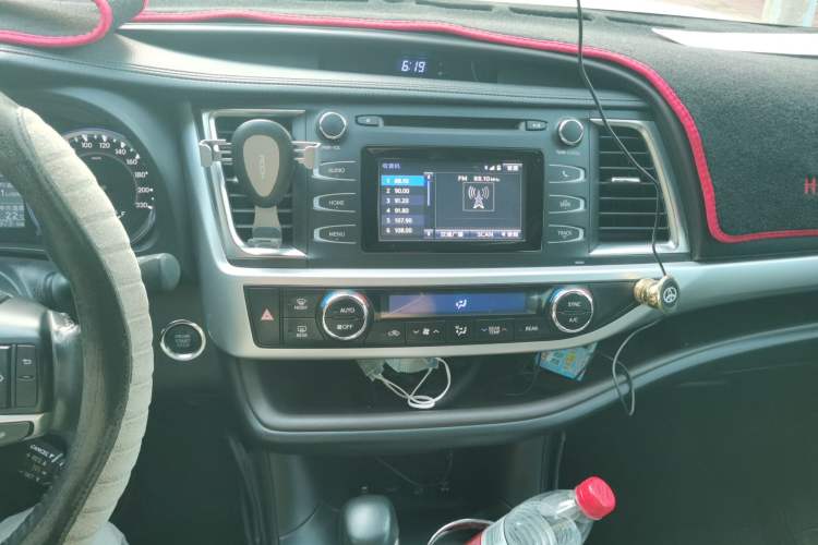 Used Toyota Highlander 2017 2.0T Four-Wheel Drive Luxury Edition 7 Seats Audio And AC Panel