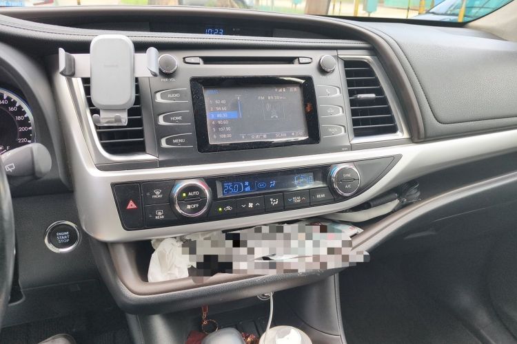 Used Toyota Highlander 2017 2.0T Two-Wheel Drive Luxury Edition 7 Seats Audio And AC Panel
