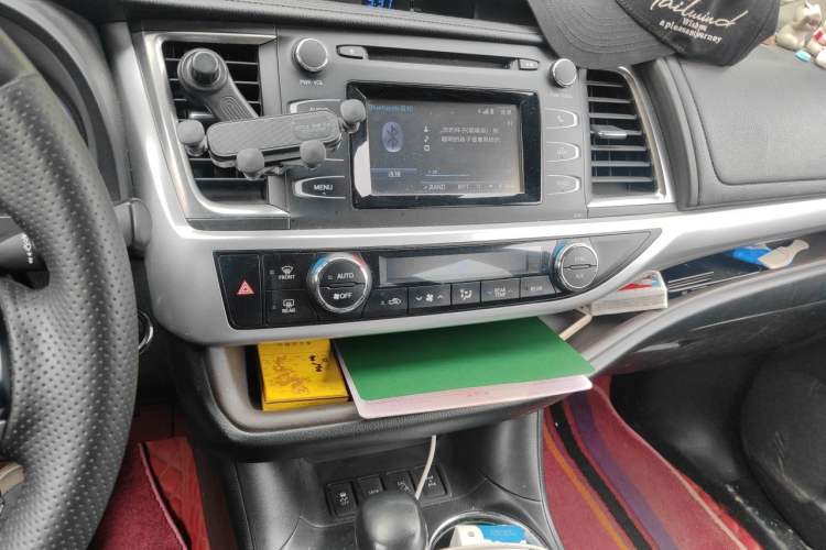 Used Toyota Highlander 2017 2.0T Four-Wheel Drive Luxury Edition 7 Seats Audio And AC Panel
