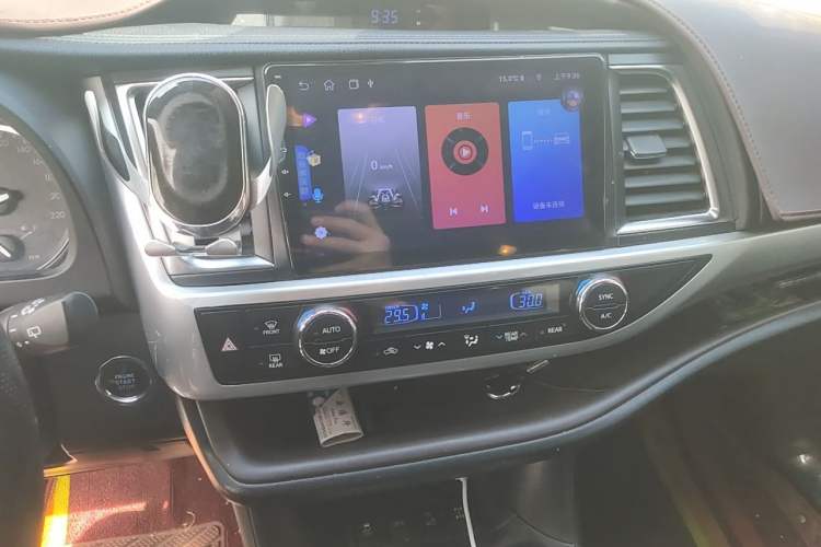 Used Toyota Highlander 2017 2.0T Four-Wheel Drive Luxury Edition 7 Seats Audio And AC Panel