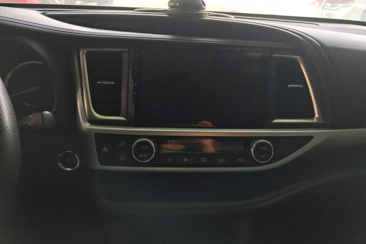 Used Toyota Highlander 2017 2.0T Two-Wheel Drive Luxury Edition 7 Seats Audio And AC Panel