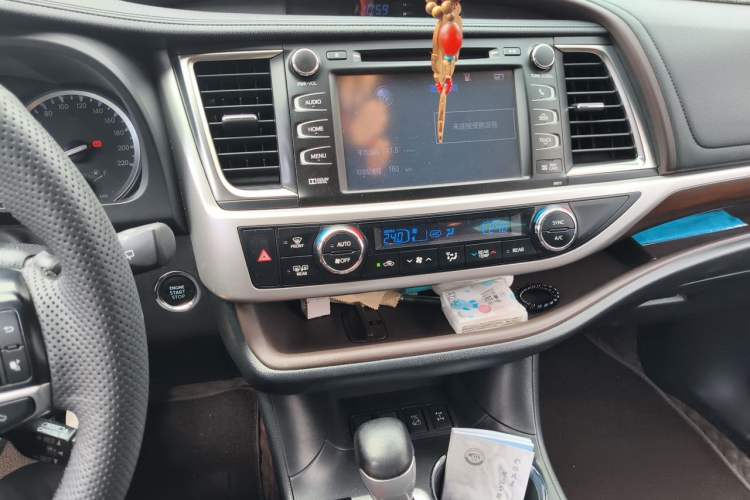 Used Toyota Highlander 2017 2.0T Four-Wheel Drive Ultimate Edition 7 Seats Audio And AC Panel
