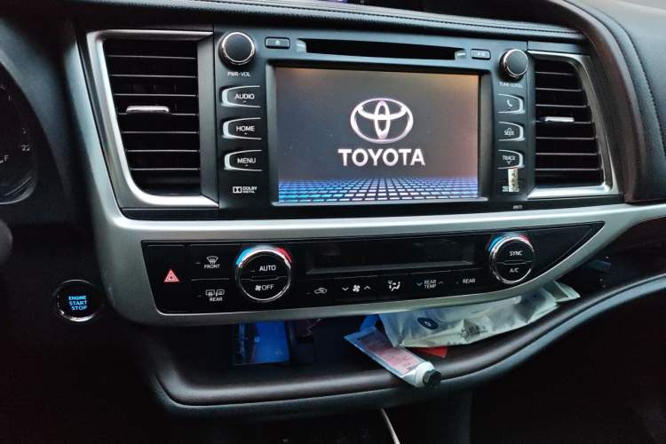 Used Toyota Highlander 2017 2.0T Four-Wheel Drive Ultimate Edition 7 Seats Audio And AC Panel