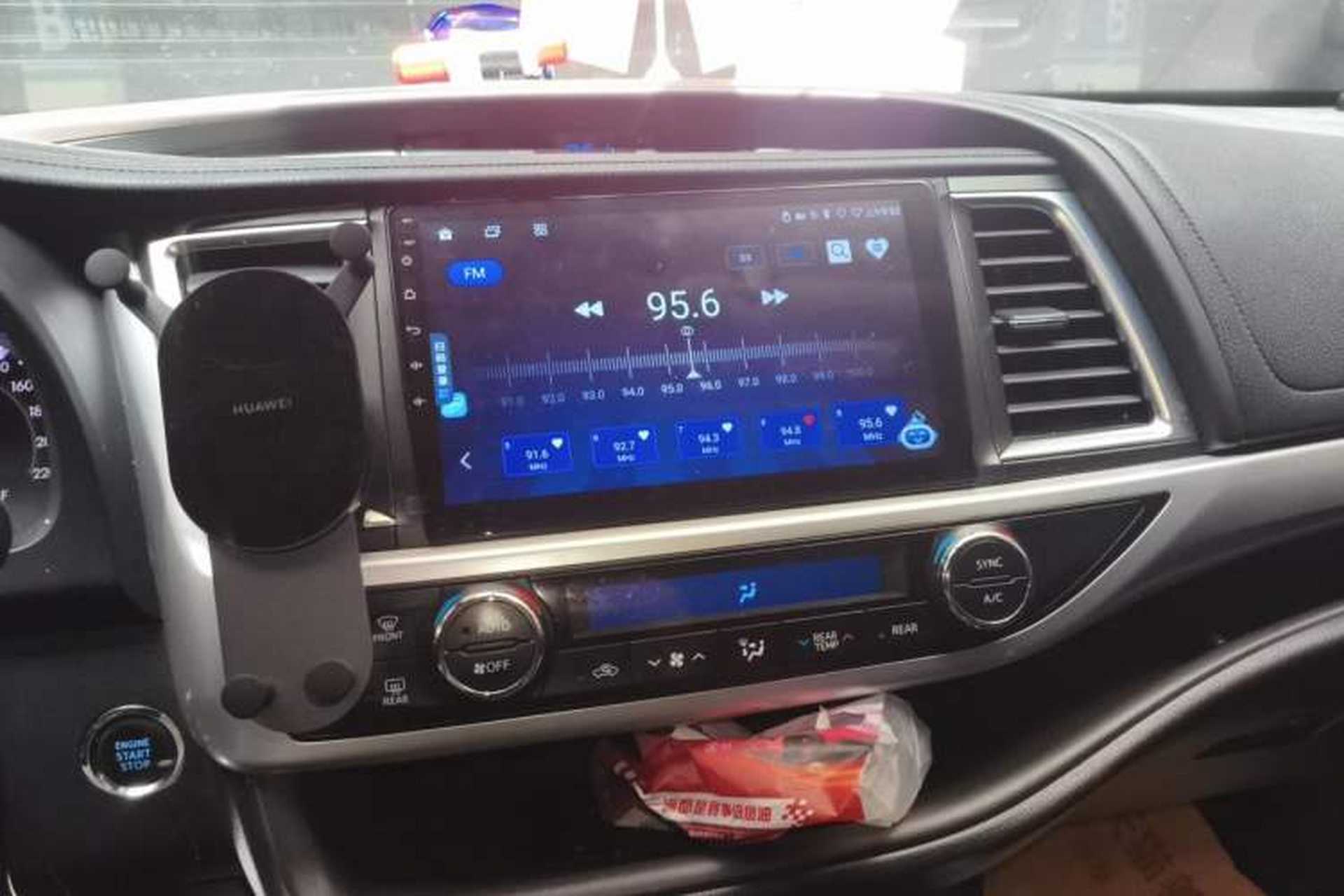 Used Toyota Highlander 2017 2.0T Four-Wheel Drive Luxury Edition 7 Seats Audio And AC Panel