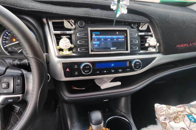 Used Toyota Highlander 2017 2.0T Four-Wheel Drive Luxury Edition 7 Seats Audio And AC Panel