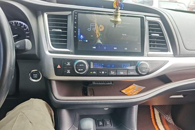 Used Toyota Highlander 2017 2.0T Four-Wheel Drive Luxury Edition 7 Seats Audio And AC Panel