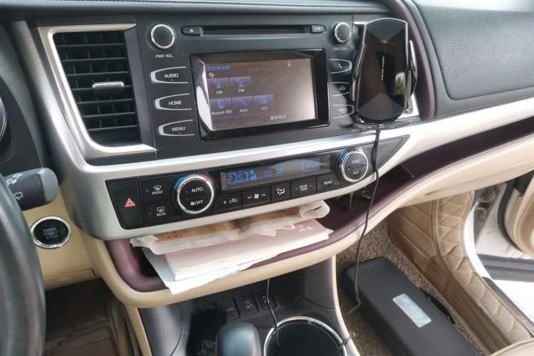 Used Toyota Highlander 2017 2.0T Four-Wheel Drive Luxury Edition 7 Seats Audio And AC Panel