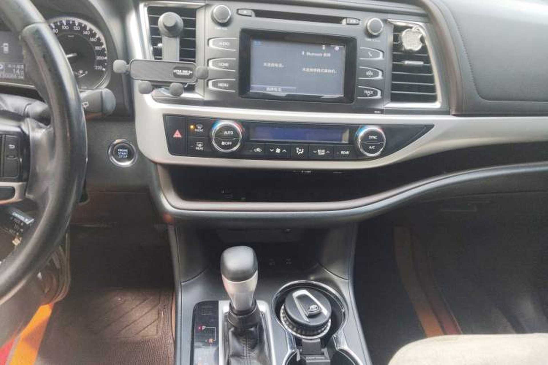Used Toyota Highlander 2017 2.0T Four-Wheel Drive Luxury Edition 7 Seats Audio And AC Panel