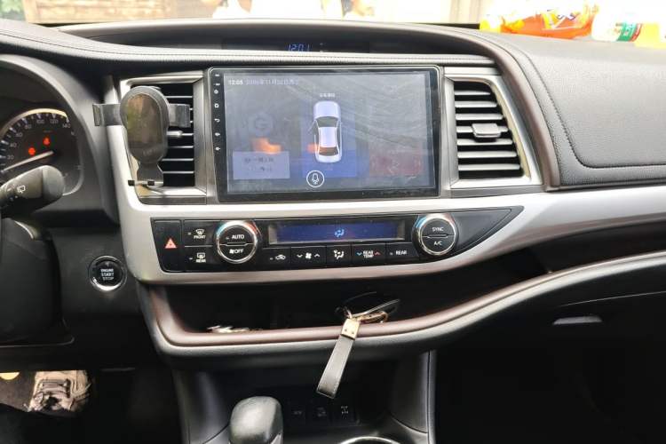 Used Toyota Highlander 2017 2.0T Four-Wheel Drive Luxury Edition 7 Seats Audio And AC Panel