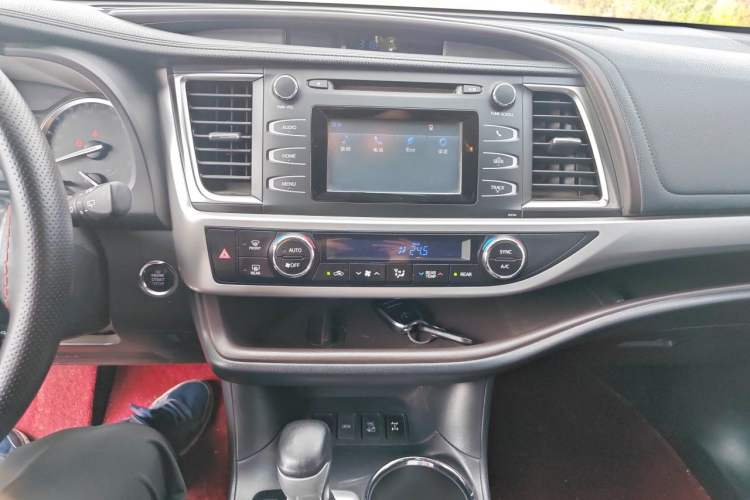 Used Toyota Highlander 2017 2.0T Four-Wheel Drive Luxury Edition 7 Seats Audio And AC Panel