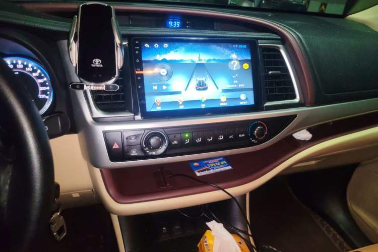 Used Toyota Highlander 2017 2.0T Two-Wheel Drive Elite Version 7 Seats Audio And AC Panel