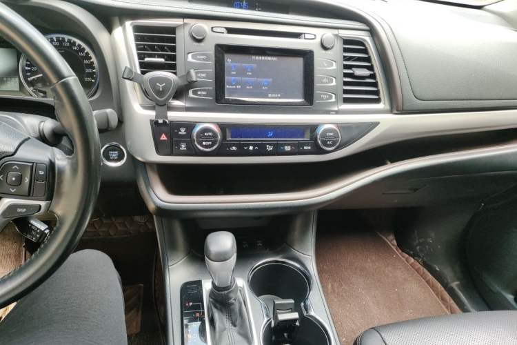Used Toyota Highlander 2017 2.0T Four-Wheel Drive Luxury Edition 7 Seats Audio And AC Panel