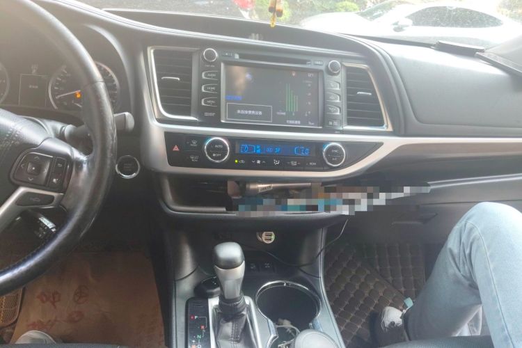 Used Toyota Highlander 2017 2.0T Four-Wheel Drive Luxury Navigation Version 7 Seats Audio And AC Panel