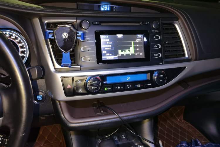 Used Toyota Highlander 2017 2.0T Four-Wheel Drive Luxury Edition 7 Seats Audio And AC Panel