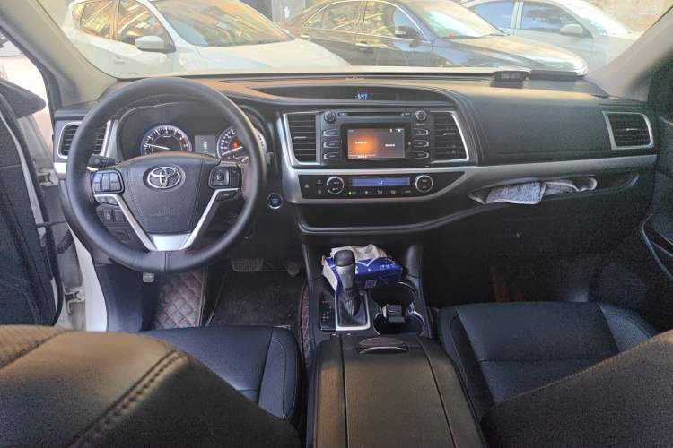 Used Toyota Highlander 2017 2.0T Four-Wheel Drive Luxury Edition 7 Seats Center Console