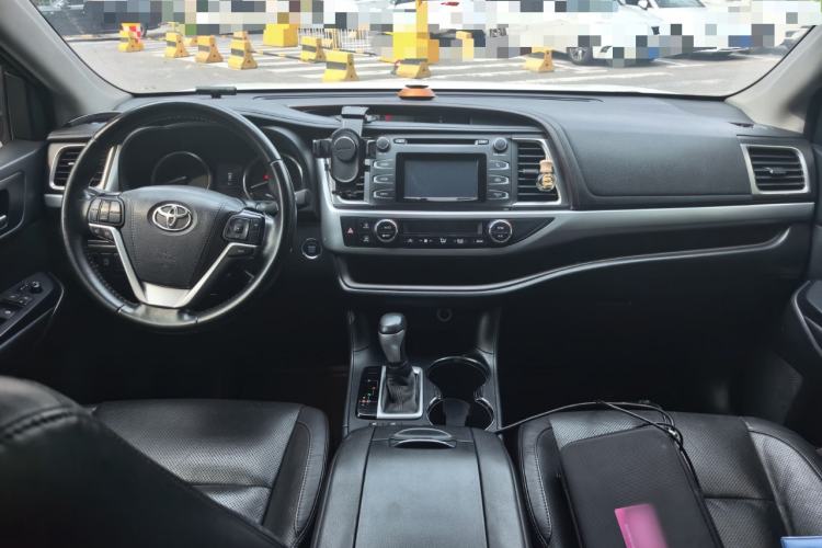 Used Toyota Highlander 2017 2.0T Two-Wheel Drive Luxury Edition 7 Seats Center Console
