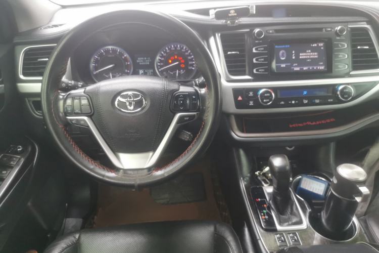 Used Toyota Highlander 2017 2.0T Four-Wheel Drive Luxury Edition 7 Seats Center Console