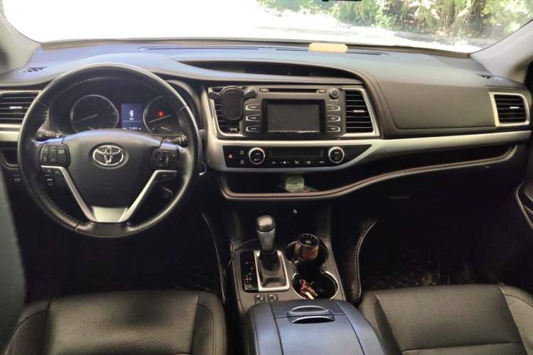 Used Toyota Highlander 2017 2.0T Four-Wheel Drive Luxury Edition 7 Seats Center Console