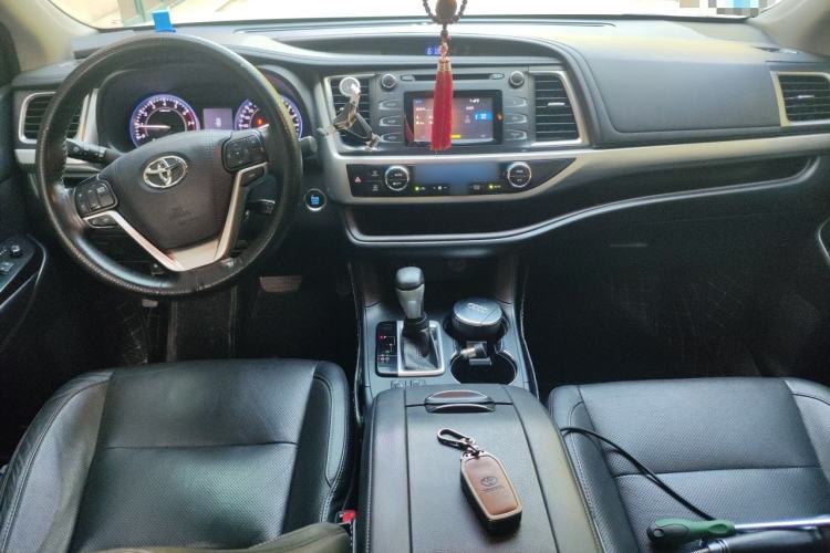 Used Toyota Highlander 2017 2.0T Four-Wheel Drive Luxury Edition 7 Seats Center Console