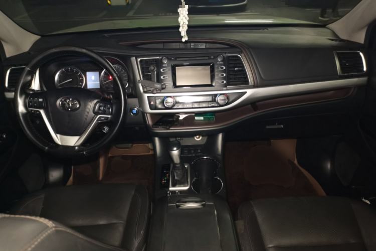 Used Toyota Highlander 2017 2.0T Four-Wheel Drive Luxury Edition 7 Seats Center Console