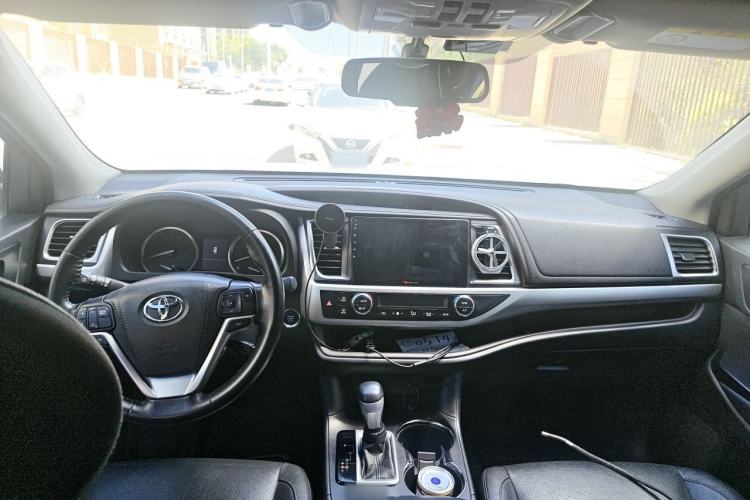 Used Toyota Highlander 2017 2.0T Four-Wheel Drive Luxury Edition 7 Seats Center Console
