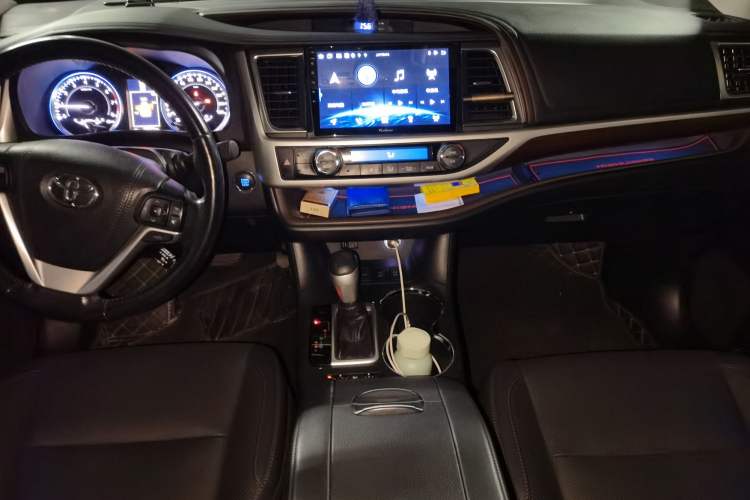 Used Toyota Highlander 2017 2.0T Four-Wheel Drive Ultimate Edition 7 Seats Center Console