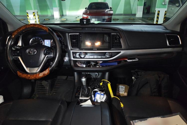 Used Toyota Highlander 2017 2.0T Four-Wheel Drive Luxury Edition 7 Seats Center Console