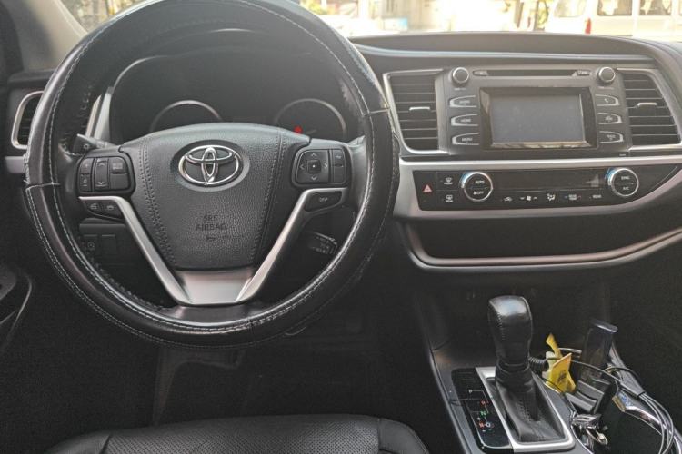 Used Toyota Highlander 2017 2.0T Four-Wheel Drive Luxury Edition 7 Seats Center Console