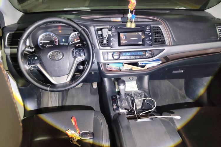 Used Toyota Highlander 2017 2.0T Four-Wheel Drive Luxury Edition 7 Seats Center Console