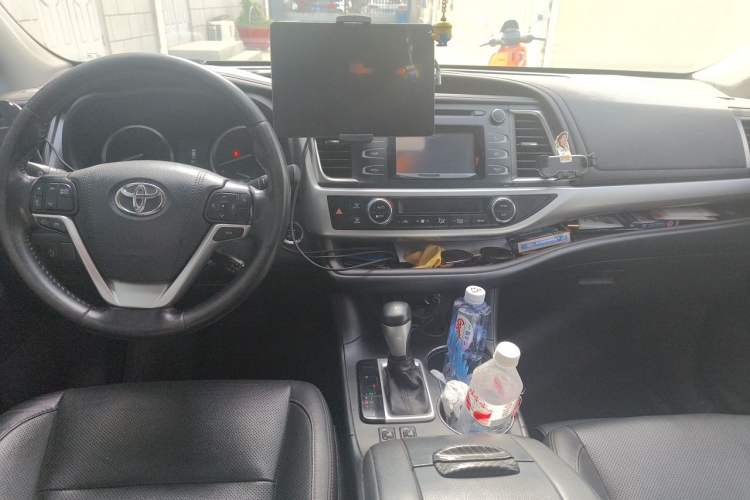 Used Toyota Highlander 2017 2.0T Four-Wheel Drive Luxury Edition 7 Seats Center Console